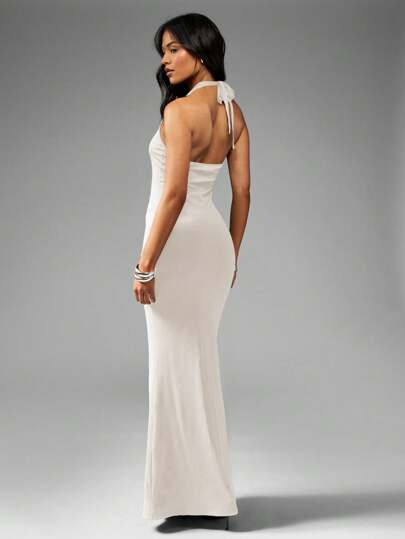 MISSGUIDED Halter Neck Backless Fitted Elegant Fishtail Maxi GownMISSGUIDED