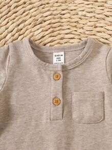 SHEIN 两件套新生儿男女通用长袖连体衣和纯色短裤套装，柔软舒适，是送礼佳品，也是宝宝必备单品，适合所有季节，可户外活动穿着。中性婴儿服装，男女通用新生儿婴儿套装，纯棉婴儿服装，新生儿中性套装，适合秋冬季穿着。 - 彩色 - 查看 8