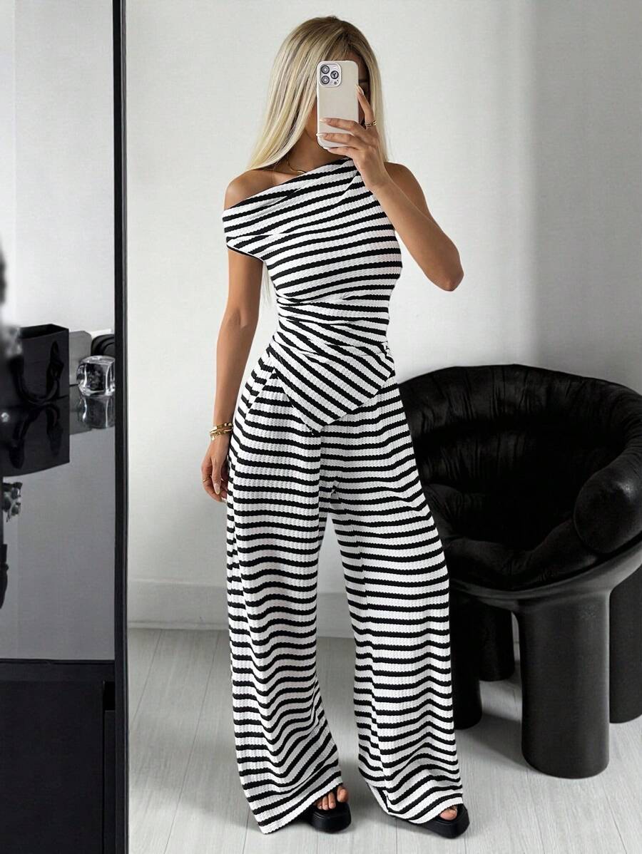 SHEIN EZwear 斯德哥尔摩风格机场女装不对称肩部黑白条纹针织休闲两件套 - 黑與白 - 查看 1