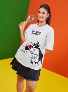 LOONEY TUNES X SHEIN 大码女式休闲卡通猫和口号印花落肩宽松白色 T 恤，夏季 - 白色 - 查看 3