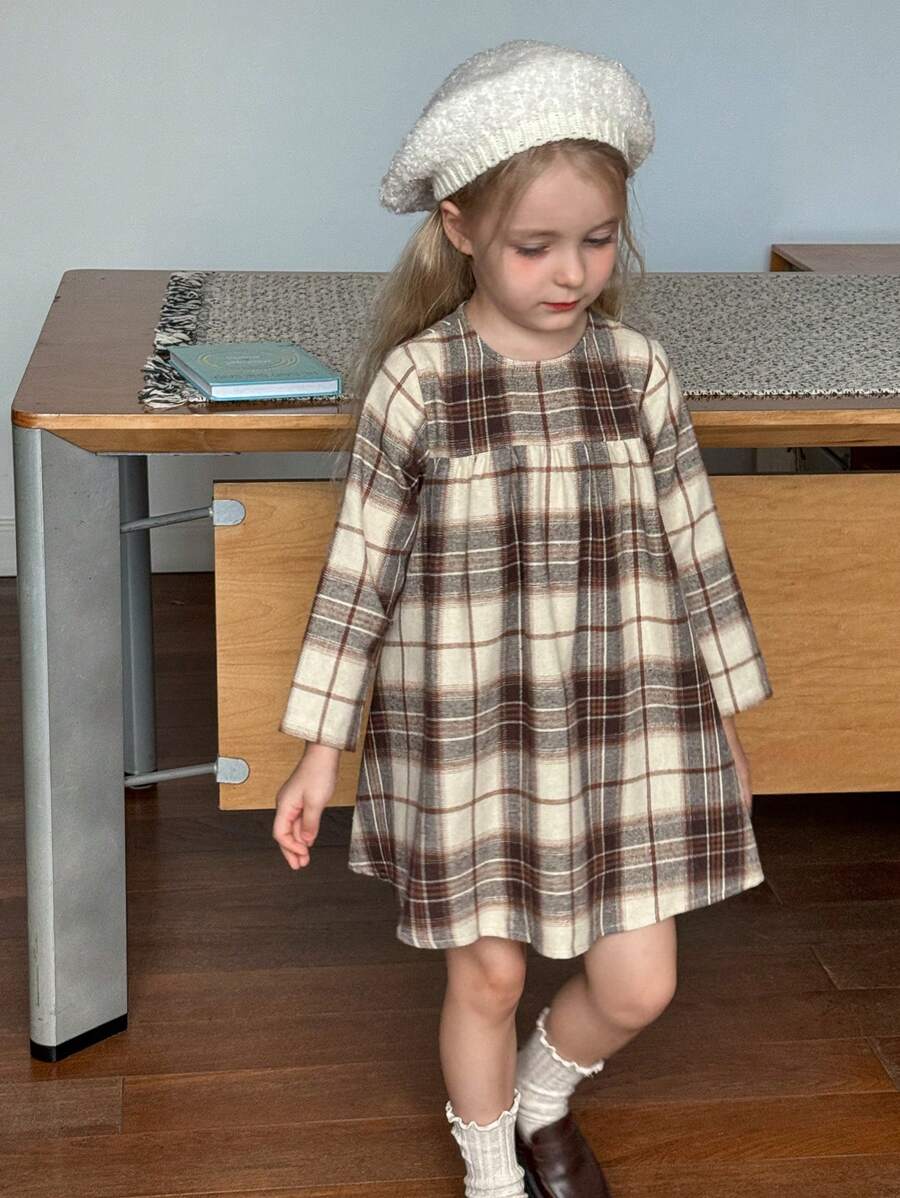 SHEIN Vestido casual de cuadros tejidos de otoño para niña joven - Café - Ver 1
