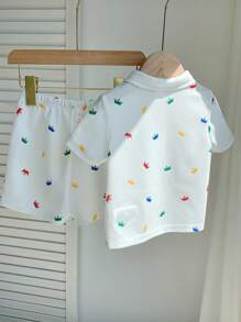 SHEIN Conjunto de 2 peças para bebê menino, camisa polo casual fofa com estampa de coroa e shorts com cós elástico, ideal para festas de aniversário, festas noturnas, apresentações, casamentos, chás de bebê, batizados e comemoração de 1º aniversário - Multicolorido - Ver 2