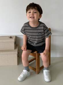 Hapijoa 幼儿男童休闲圆领条纹皮革标签装饰短袖T恤 - 灰色 - 查看 6