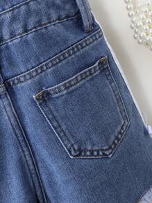 Celana Pendek Overall Denim Kasual Nyaman untuk Anak Perempuan, Modis untuk Perjalanan Jalanan, dengan Hiasan Pita Rajut Lucu dan Desain Ujung Robek. - Medium Wash - View 7