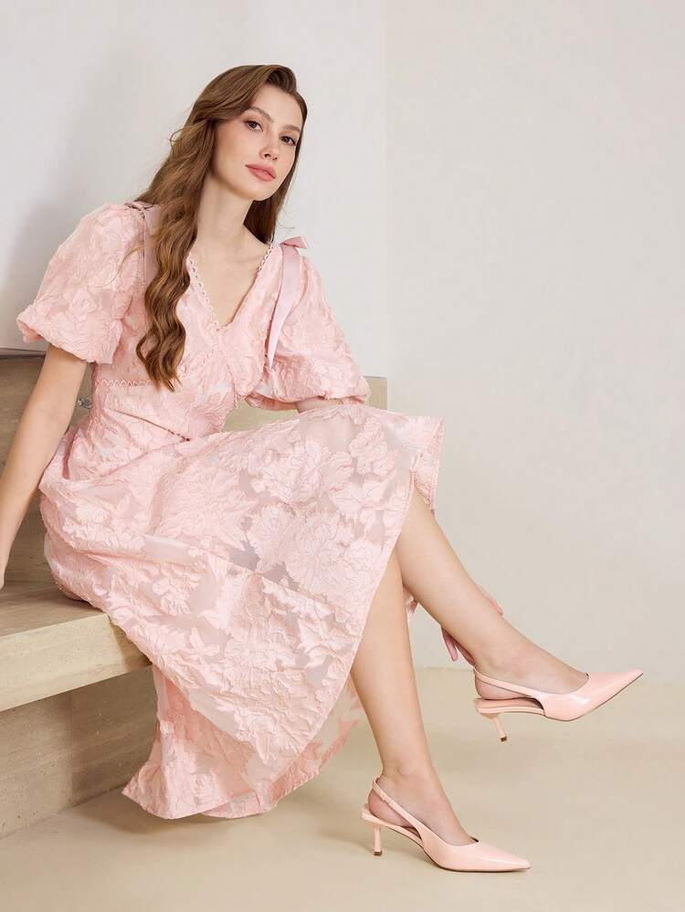 Tacones altos minimalistas de punta afilada para mujeres que van de/al trabajo