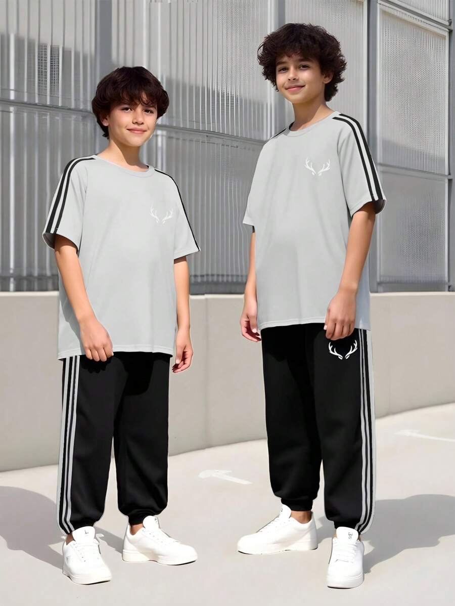 SHEIN Vacaura 青少年男童两件套；休闲条纹圆领短袖T恤搭配运动裤，适合多种场合，如上学、节日和夏季穿着。男童裤子 男童服装 8件套男童休闲套装 青少年男童套装（带口袋） 青少年男童服装 青少年男童套装 - 彩色 - 查看 1