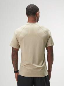 Zenith 无缝 T 恤 - 卡其色 - 查看 3