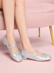 CUCCOO DOLLMOD Damen Flache Schuhe mit quadratischer Spitze, Mary Jane Silber gefalteter klassischer Vintage-Stil Riemen, niedriges Plateau-Straßenstile - Silber - Übersicht 4