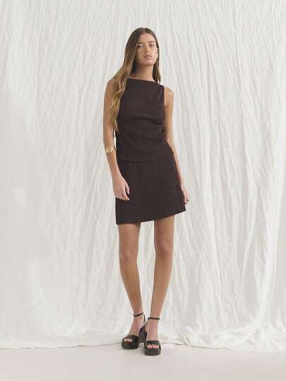 Nöista 巧克力色罗纹针织迷你裙，A字剪裁，适合海滩度假或悠闲机场穿着