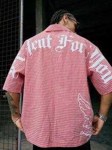 Manfinity Streetrush Set de 2 piezas de ropa estilo urbano para hombres jóvenes: camisa de manga corta y shorts, con gráficos de lema "Ángel y regalo", de tela escocesa clásica con vibra retro, personalizable, vintage, moda, adecuado para cultura urbana, calle, combinación de moda, uso casual diario, recreación al aire libre, regalo de vacaciones, unisex