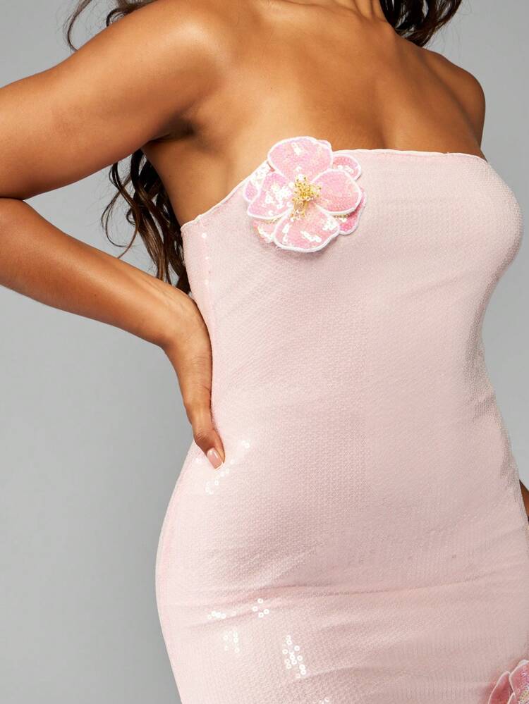 MISSGUIDED Sequin Bandeau Mini Dress Strapless Party Club Dress With Flower Embellishment Sparkly Night Out Form Fitting Evening Wear