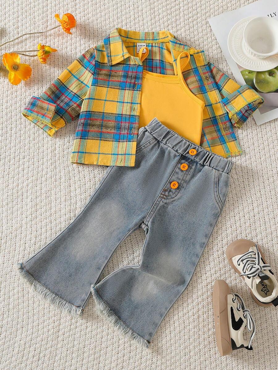SHEIN Genkimix Kids 3 件套女孩休闲装，包括格子长袖衬衫 + 吊带短背心 + 喇叭牛仔裤 - 黃色 - 查看 1