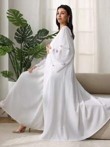 Al Najma 女士白色优雅长袖阿拉伯长袍，带蝴蝶贴花 - 白色 - 查看 6