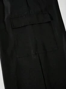 SHEIN ChillGRL 青少年女孩休闲条纹 V 领宽松 T 恤和直筒工装口袋裤两件套，适合春、夏、秋季的时尚