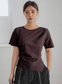 Dazy-Less Áo thun nữ tay ngắn đơn giản màu trơn thường ngày công sở không đối xứng xếp ly xẻ tà bên hông thời trang học sinh - Màu nâu Sô-cô-la - Xem 5