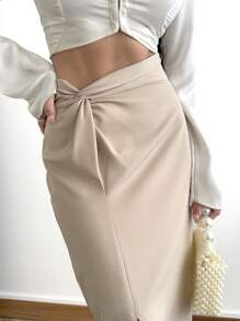 SHEIN Vrouwen effen kleur geweven voorkant asymmetrische knoop gedetailleerde midi lengte elegante kantoor zakelijke werk rok voorkant split dame onderkant