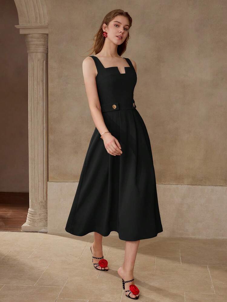 VESTIDO A LINE COM BOTÕES DECORATIVOS E PREGAS DOBRADAS