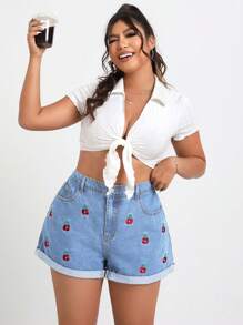 SHEIN CURVE+ 大码嬉皮风格女式无弹力牛仔短裤，樱桃刺绣，性感度假 - 淺色水洗藍 - 查看 4