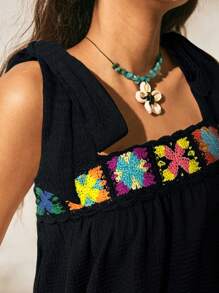 Easelle 2025 Neuankömmling Sommer Damen Boho-Stil Urlaub, handgefertigtes gehäkeltes Blumen-Dekor mit farbblockdetail und Fransen, Damen Crop Top mit Bändern in Normallänge - Schwarz - Übersicht 1