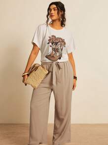 SHEIN VCAY 2 pezzi Completo di taglia grande - T-shirt grafica a rose e pantaloni, set da vacanza estiva in due pezzi, abbigliamento per spiaggia, t-shirt grafiche primaverili, abbigliamento casual elegante da donna, completi boho e da festival, pantaloni da lavoro, abbigliamento da vacanza tropicale ed elegante - Multicolore - Visualizzare 4