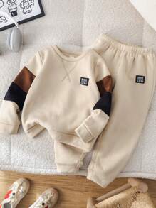 SHEIN 2pcs Kids Boys Casual Collegiate Comfortable Knit Sleeve Patchwork Crew Neck Sweatshirt And Pants Set, Suitable For Commuting, School, Daily Casual, Collegiate, Suitable For Birthday Party, Evening Party, Wedding, Baptism, School Opening Ceremony, Daily Wear, Travel, Sports, Autumn/Winter, Fleece, Thickened - Khaki - View 7