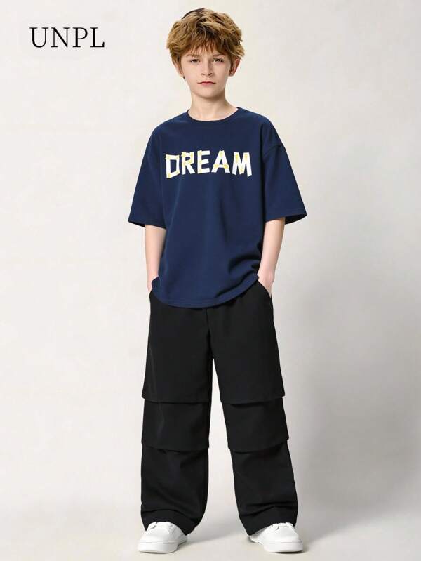 SHEIN 2 pezzi / set, body a maniche corte con scollo a equipaggio stampato e pantaloni tinta unita per bimbi, taglie grandi