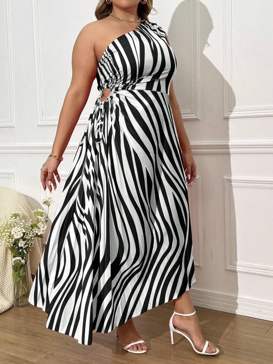 SHEIN Unity 大码不对称肩条纹印花褶皱连衣裙 - 黑與白 - 查看 1