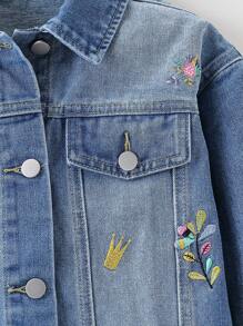 Sparklyn Denimly Girls 时尚、舒适、百搭的户外学院风夹克，带有刺绣星星、花朵、彩虹和独角兽图案，翻领，长袖水洗牛仔外套 - 中等水洗藍 - 查看 6