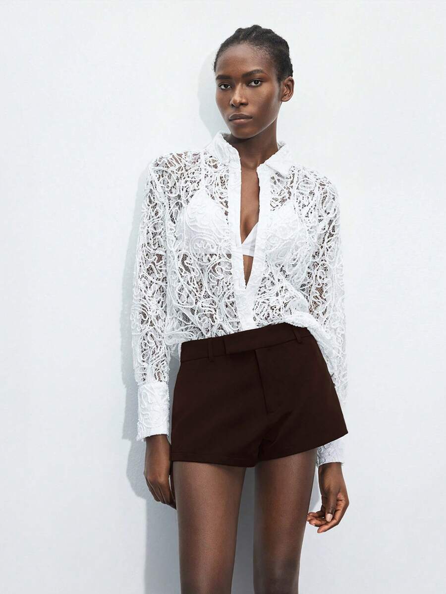 Maija 黑色超短时尚都市风女式短裤，简约百搭，适合外出、商务休闲、上学、办公、万圣节、秋季、圣诞节派对和新年等场合。