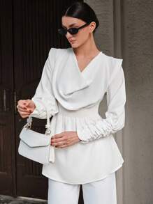 CLARA VERO Blusa con manga larga, cuello asimétrico, cintura recogida y puño largo