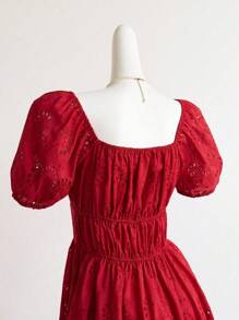 SHEIN Clasi Vestido mini elegante y dulce de estilo francés con cuello cuadrado, mangas abullonadas, volantes calados, tela similar al lino, cintura ajustada y silueta favorecedora, perfecto para vacaciones de verano de moda - Rojo - Ver 3