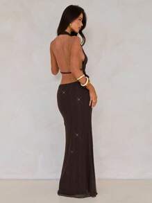 Aloruh Vestido ajustado de tela brillante con cuello profundo drapeado, espalda descubierta, decoración metálica y silueta de cola de pez, color marrón - Marrón - Ver 3