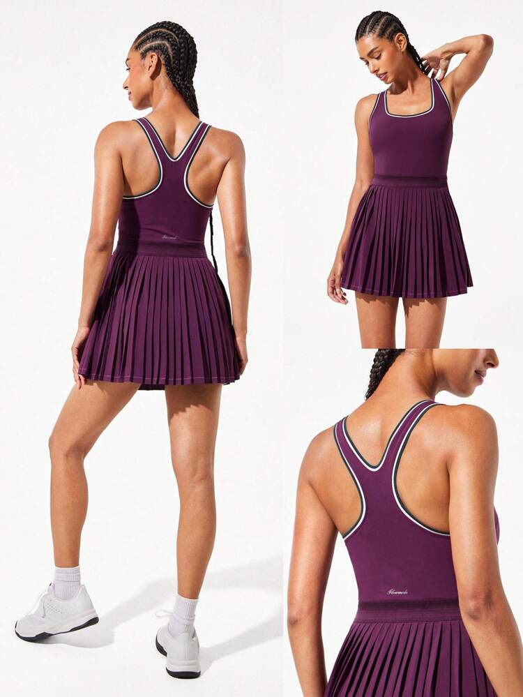 Vestido con pantalón corto incorporado, bolsillos laterales, cintura elástica y pliegues de estilo 'peek-a-boo', hecho de tela FeatherFit™ de secado rápido y aire, ideal para tenis, entrenamiento, running de bajo impacto y gimnasio