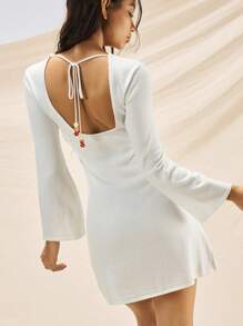 Easelle Vestido Curto Branco de Inverno para Mulheres, Estilo Casual de Resort Marítimo e Urbano Moderno, com Decote Redondo Sem Costas, Decoração de Contas, Cintura Marcada e Mangas Bufantes - Branco - Visão 2