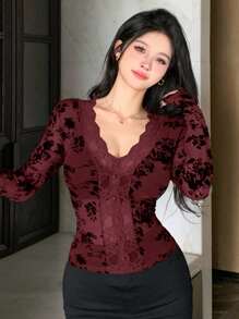 DAZY 女式 V 领修身长袖上衣，带蕾丝花边、网眼拼布、碎花和植绒装饰，适合春、夏、秋、秋季女装 - 酒紅色 - 查看 4