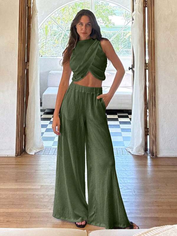 Cloudara Chique eenvoud: ronde hals gedrapeerde crop top en bijpassende broekset