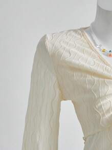 SHEIN 少女度假休闲V领蝴蝶结喇叭袖纹理面料长袖上衣 - 杏色 - 查看 5