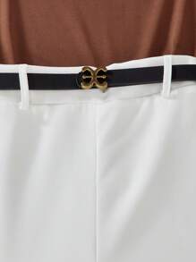 Set de 2 piezas de ropa de verano para adolescentes con top de hombro asimétrico y shorts con cinturón decorativo, elegante para ir y venir