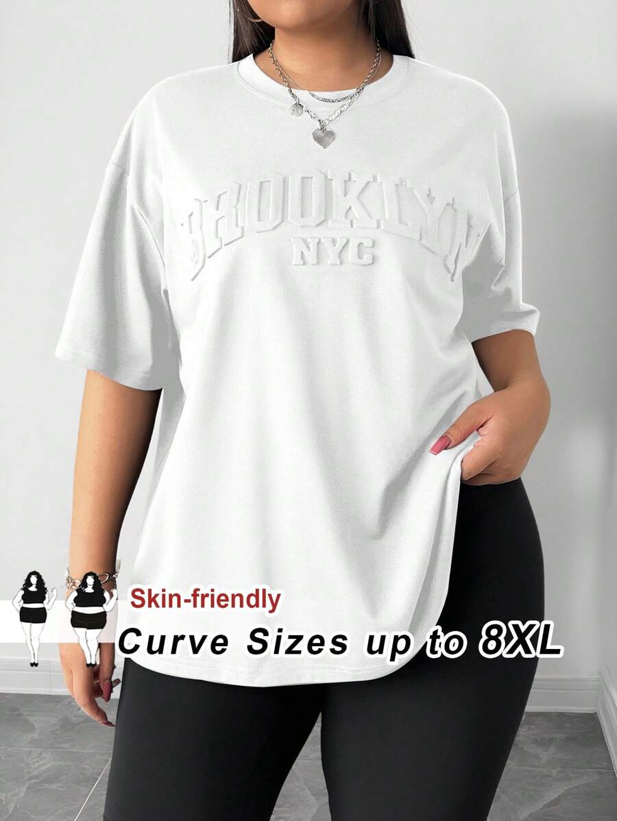 SHEIN CURVE+ Plus Size Women's Brooklyn Letter Embossed Black T-Shirt Curve Graphic Tshirt Plus Size Graphic Tees Oversized Graphic Tee Curvy Shirts Plus Size T Shirts Oversized T-Shirt Women Brooklyn Graphic Tee - White - View 1
