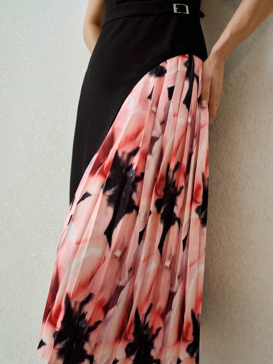 MOTF PREMIUM FLORAL PRINT PLEATED DRESS - Black - View 2
