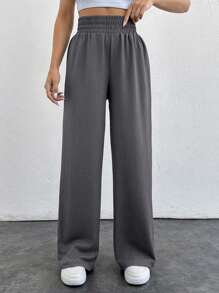 Pantalón cómodo y relajado en color beige para mujer