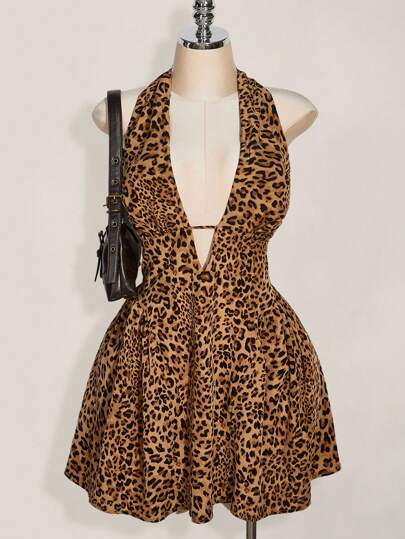 SHEIN ICON Váy ngắn hở lưng cổ chữ V sâu họa tiết da báo cỡ lớn có eo chữ A, phù hợp cho mùa hè và mùa tựu trường