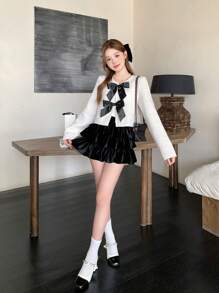 SHEIN 少女白色长袖外套，秋季款，光泽亮丽，优雅百搭，适合通勤、假日派对等场合，撞色蝴蝶结装饰，粗花呢外套，黑色蝴蝶结细节，适合秋冬季节穿着。