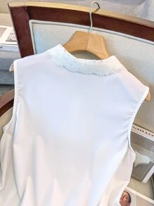 SHEIN Clasi 大码女式优雅蕾丝领无袖纯色衬衫 - 白色 - 查看 6