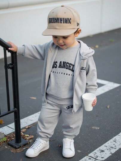 SHEIN 男婴时尚酷炫灰色背心卫衣长裤套装，字母印花装饰，室内外皆宜，适合各种场合。男婴运动服套装，男婴街头风，男婴连帽衫套装，男婴秋冬街头风。