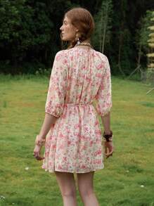 Florisole 女士粉色花卉印花 V 领系腰七分袖短款连衣裙