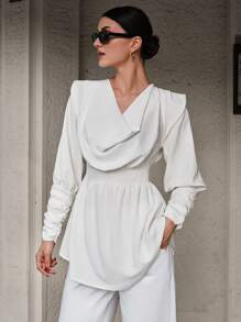 CLARA VERO Blusa con manga larga, cuello asimétrico, cintura recogida y puño largo