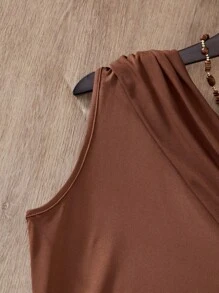 Set de 2 piezas de ropa de verano para adolescentes con top de hombro asimétrico y shorts con cinturón decorativo, elegante para ir y venir