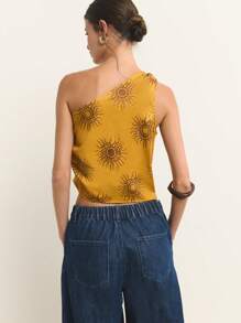 Nöista 单肩露脐上衣，饰有醒目的太阳印花和银色圆环细节。轻盈的面料使其成为圣约翰岛派对、假日或7月4日庆祝活动的完美之选，也是夏季外出活动的理想选择。 - 黃色 - 查看 2