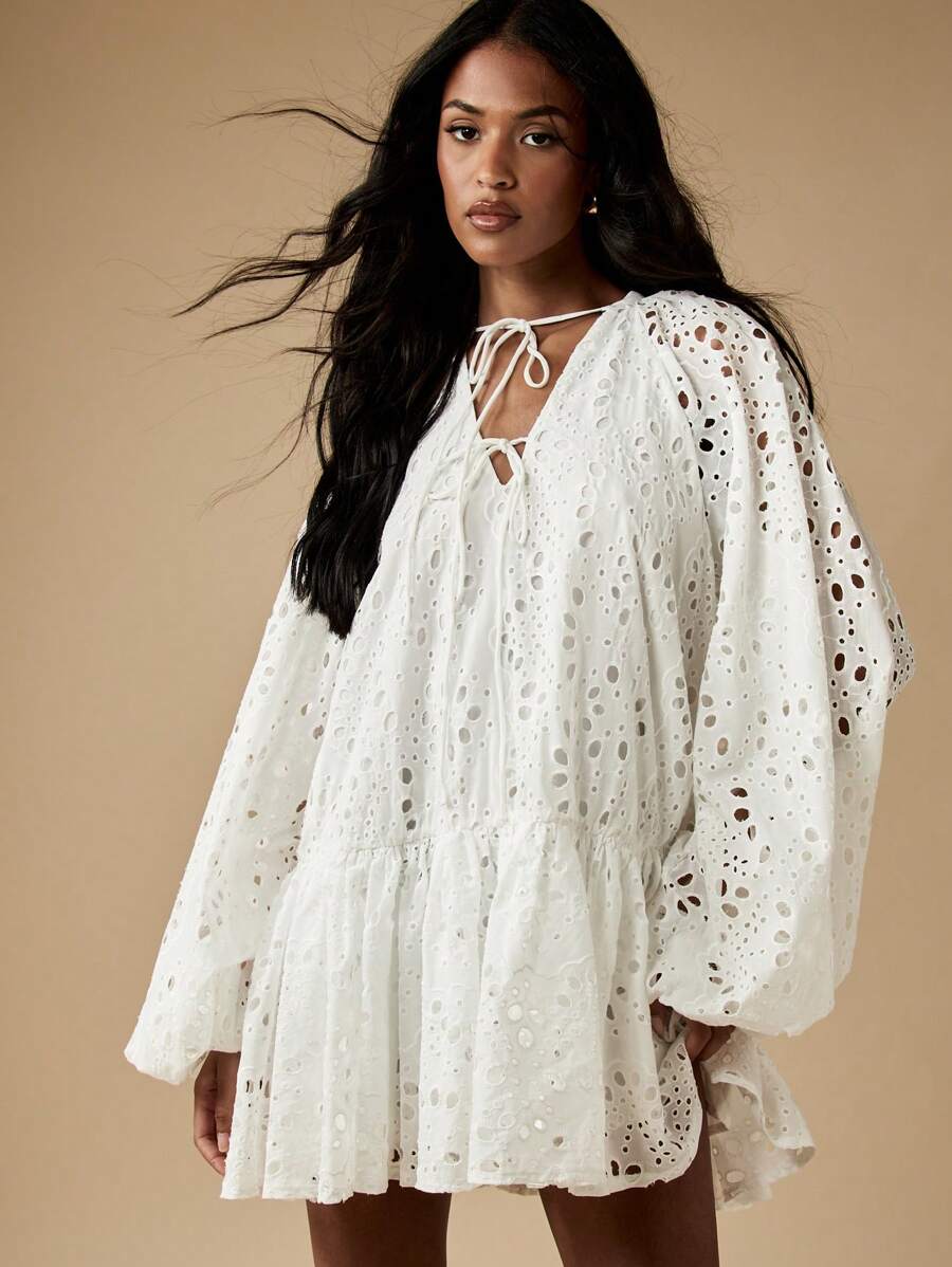 新品未使用　Plume broderie balloon dress MISSGUIDED Broderie Anglaise Lace Smocked Mini Dress With Balloon